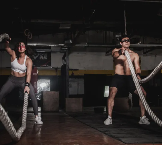 Notre espace cross contient des cordes! Une vous permettra de monter à 7 mètres de hauteur, et l'autre défiera votre cardio. Fitness Morteau un allié pour atteindre vos objectifs.