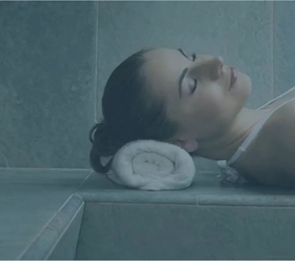 Hammam femme et hammam homme disponible dans chaque vestiaire de Fitness Morteau. Le Hammam peut contenir 6 personnes. Il est disponible 7/7jrs.